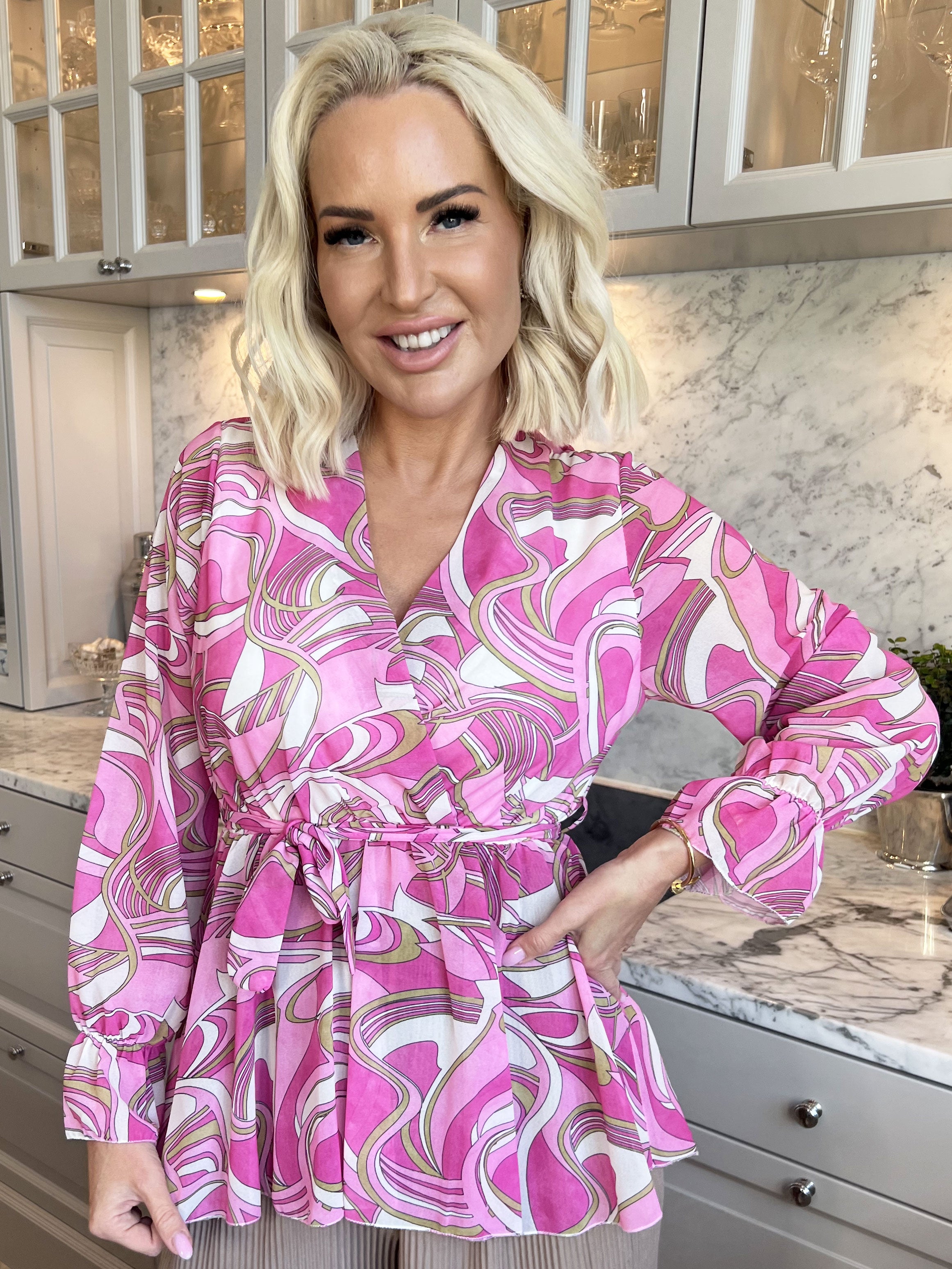 Matti - Sød bluse med bindebånd